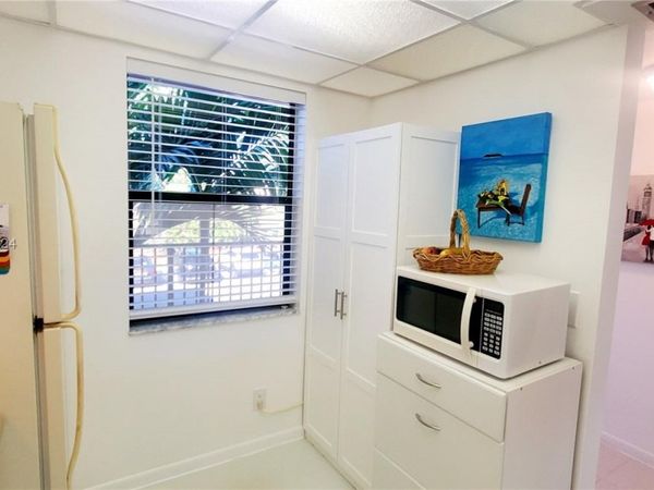 10304 Sunrise Lakes Blvd, Unit 211, Sunrise, FL 33322