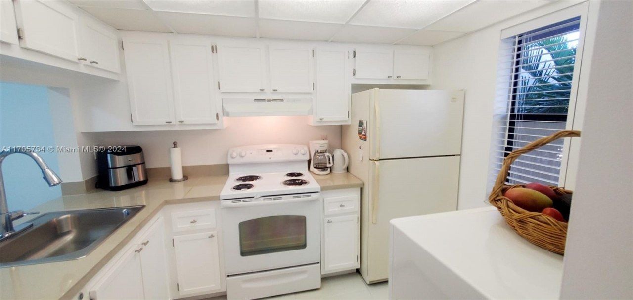 10304 Sunrise Lakes Blvd, Unit 211, Sunrise, FL 33322 Photo