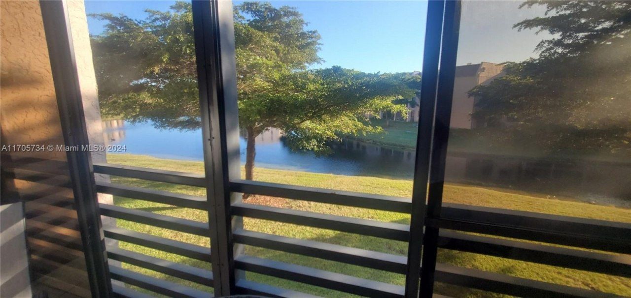 10304 Sunrise Lakes Blvd, Unit 211, Sunrise, FL 33322 Photo