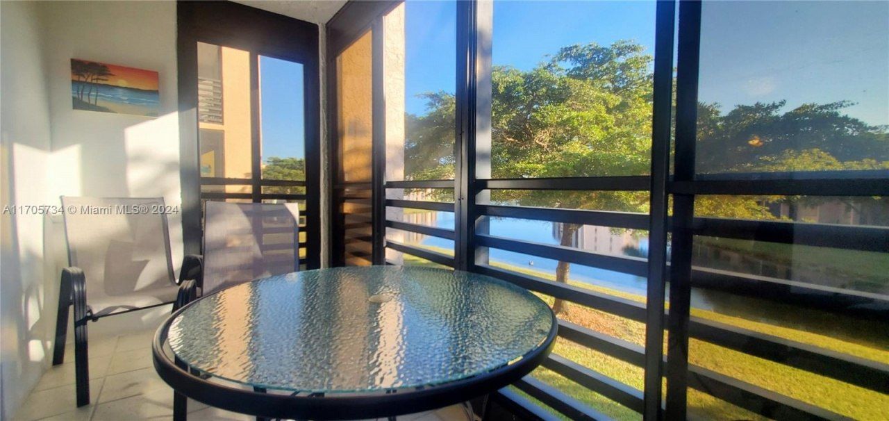 10304 Sunrise Lakes Blvd, Unit 211, Sunrise, FL 33322 Photo