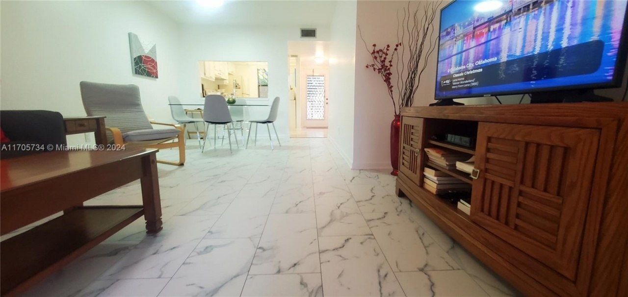 10304 Sunrise Lakes Blvd, Unit 211, Sunrise, FL 33322 Photo