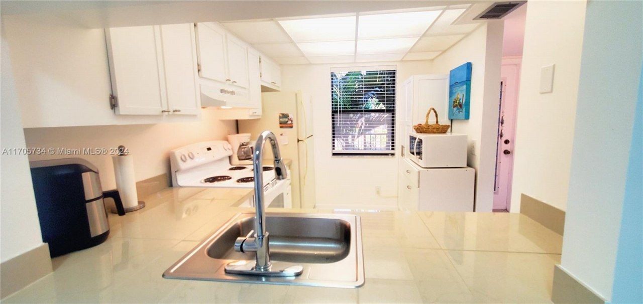 10304 Sunrise Lakes Blvd, Unit 211, Sunrise, FL 33322 Photo