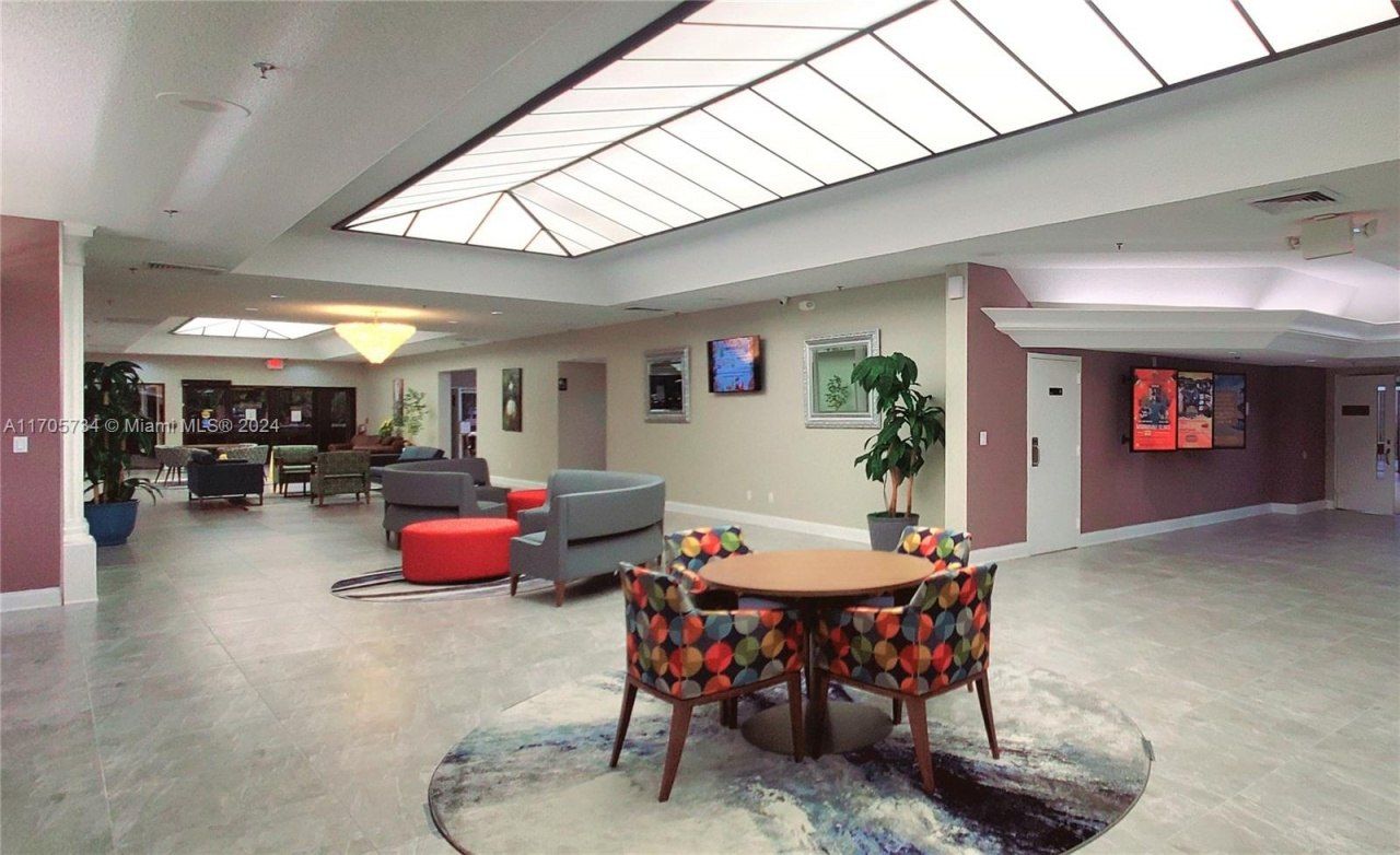 10304 Sunrise Lakes Blvd, Unit 211, Sunrise, FL 33322 Photo