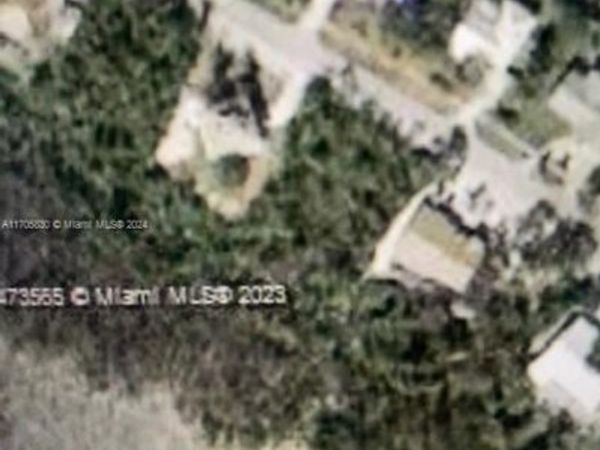 2058 Dogwood Dr, Marco Island, FL 34145