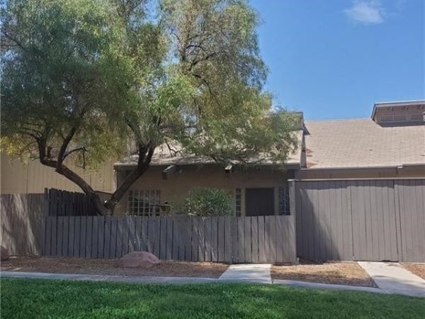 4032 Village Square, Las Vegas, NV 89121