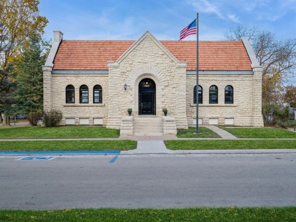 100 E First Street, Anamosa, IA 52205