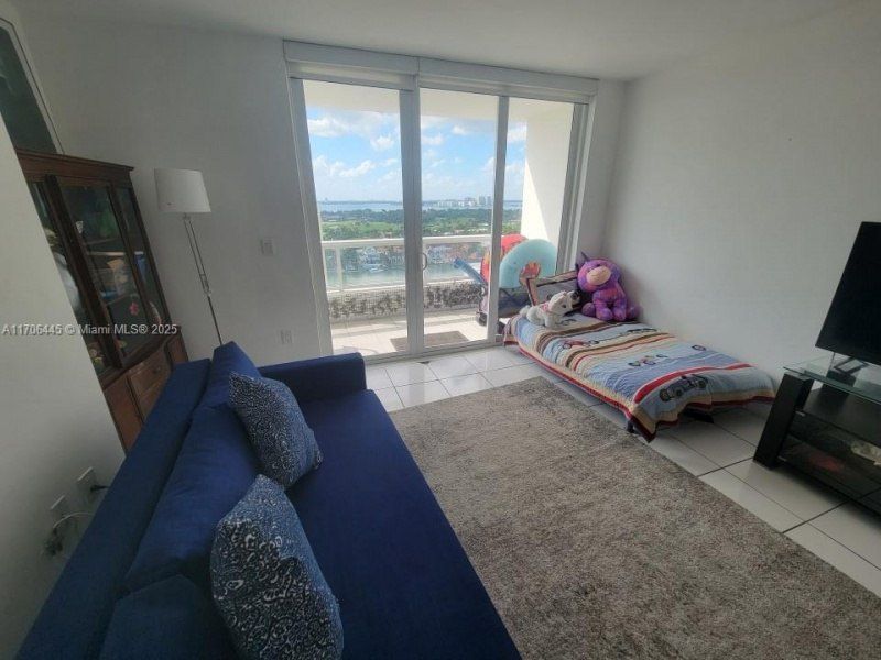 5601 Collins Ave, Unit PH-9, Miami Beach, FL 33140 Photo