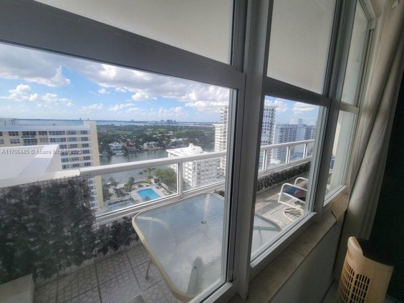 5601 Collins Ave, Unit PH-9, Miami Beach, FL 33140 Photo