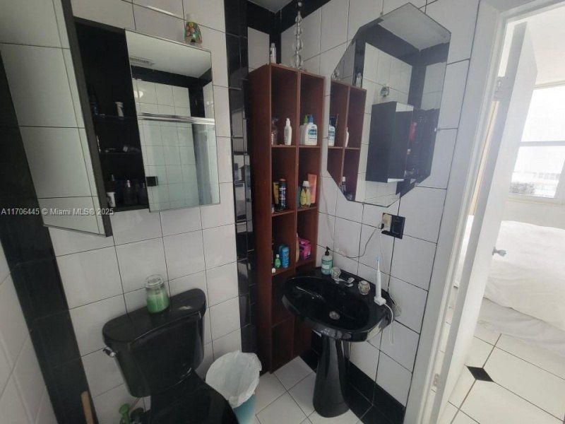 5601 Collins Ave, Unit PH-9, Miami Beach, FL 33140 Photo