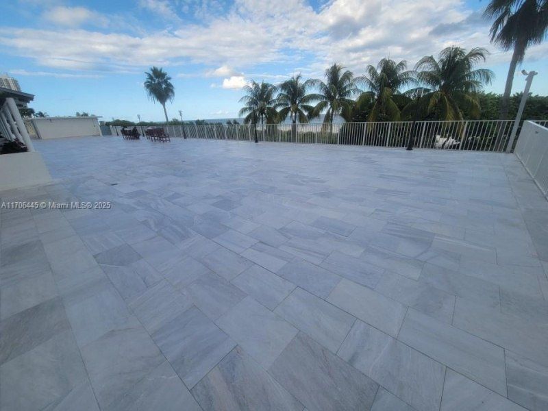 5601 Collins Ave, Unit PH-9, Miami Beach, FL 33140 Photo