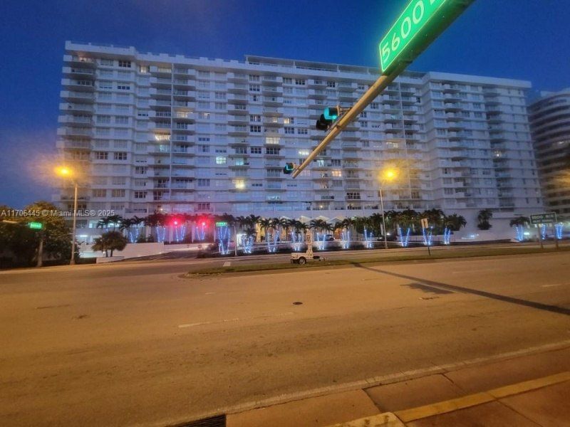 5601 Collins Ave, Unit PH-9, Miami Beach, FL 33140 Photo