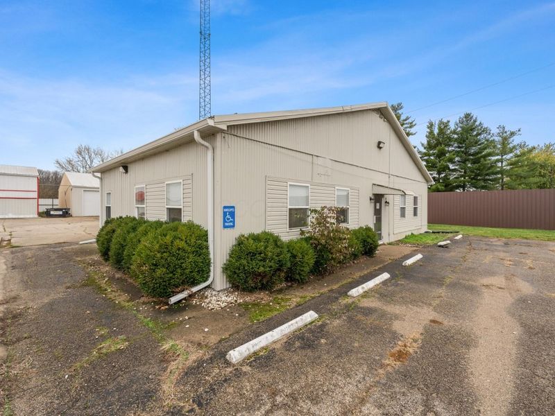 1099 US-22, Unit W, Circleville, OH 43113 Photo 11