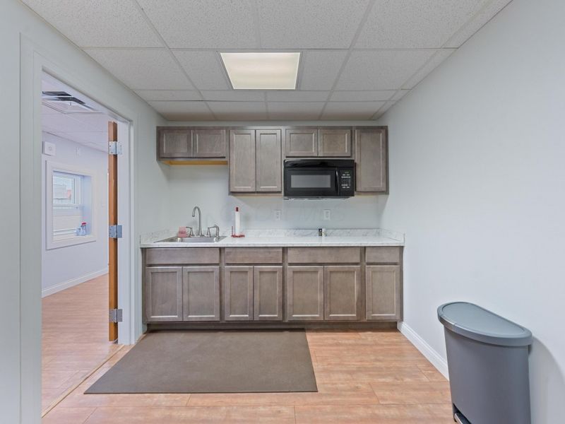 1099 US-22, Unit W, Circleville, OH 43113 Photo 17