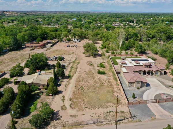 3227 Duranes Road NW, Albuquerque, NM 87104