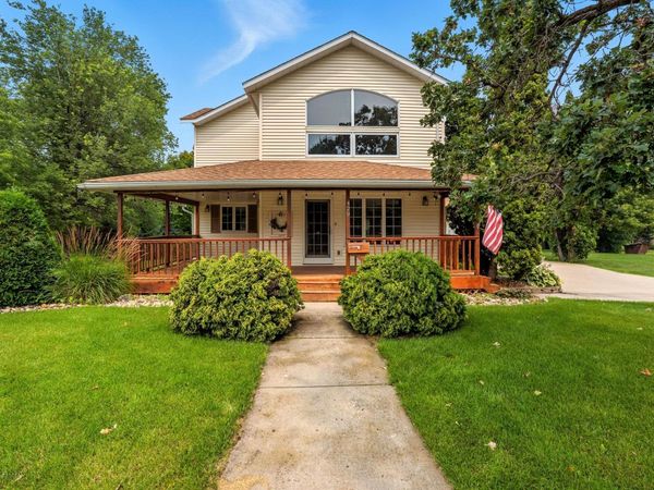 429 W Bridge Avenue, Warren, MN 56762