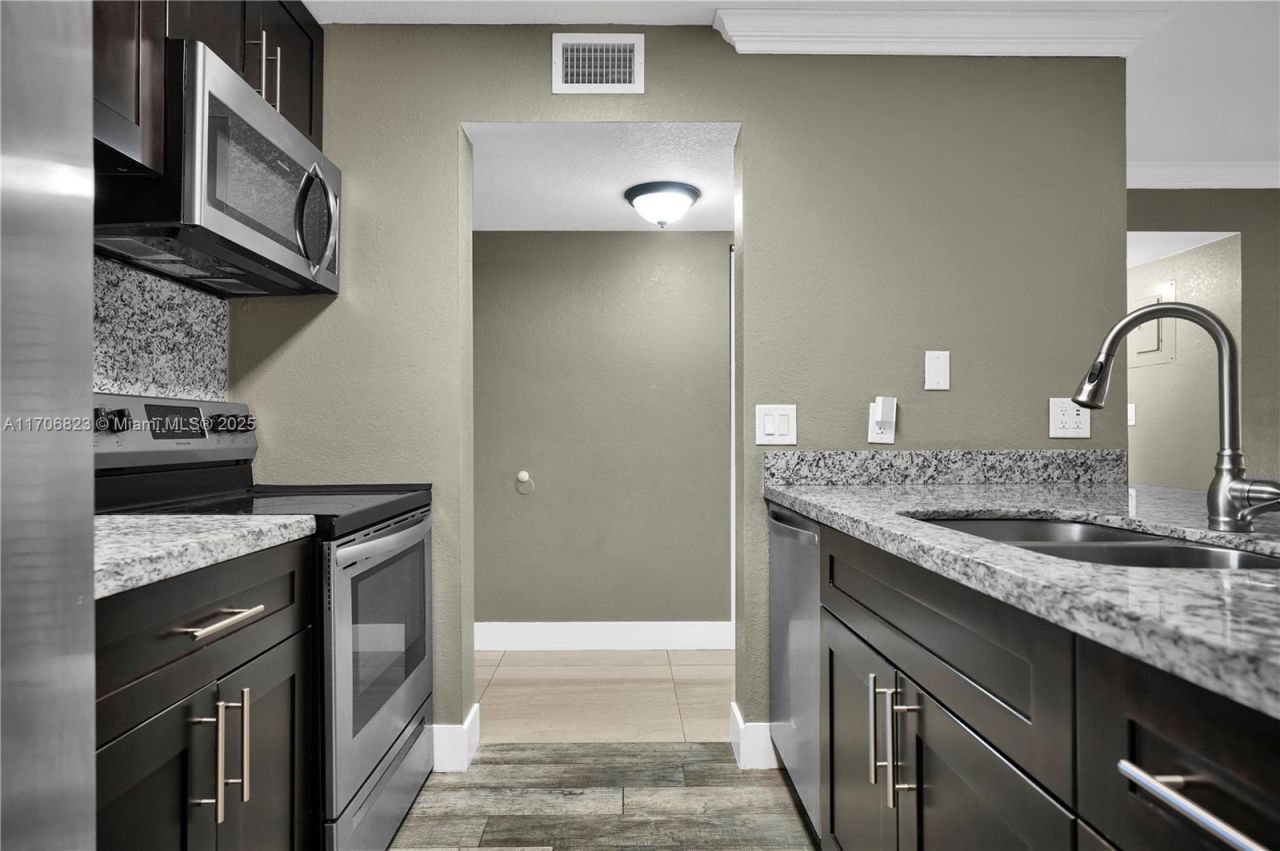 8550 N Sherman Cir, Unit 105, Miramar, FL 33025 Photo