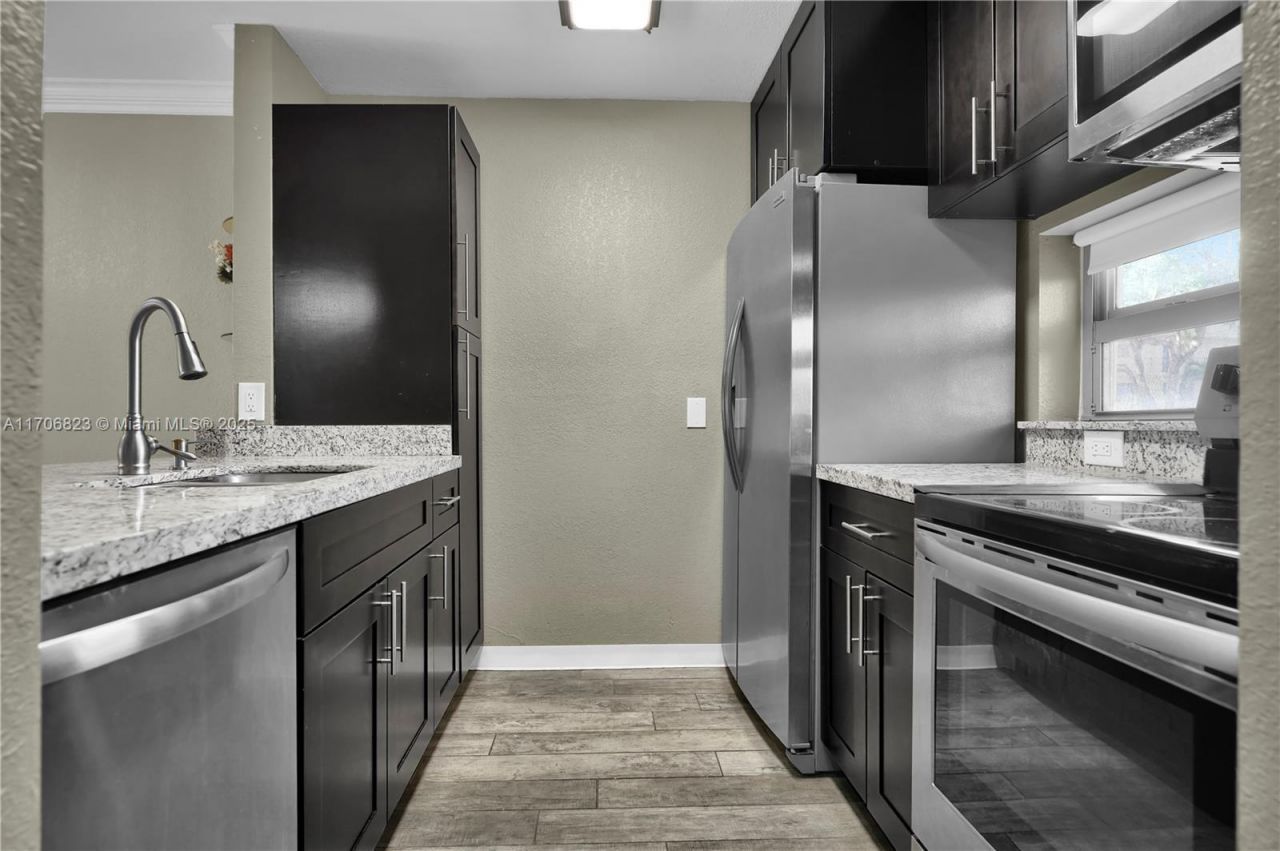 8550 N Sherman Cir, Unit 105, Miramar, FL 33025 Photo