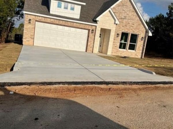 5829 Black Pine Circle, Granbury, TX 76048
