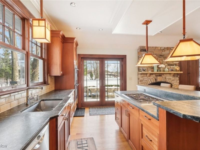 1688 Oakwood Drive, Cleveland Heights, OH 44121 Photo 10