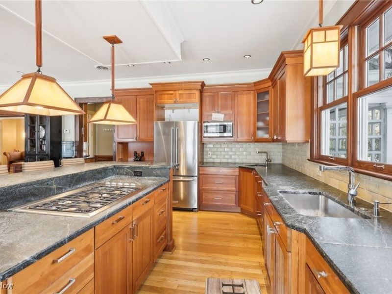 1688 Oakwood Drive, Cleveland Heights, OH 44121 Photo 11