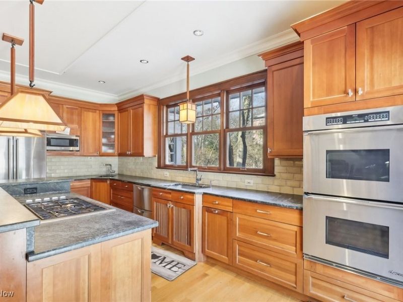 1688 Oakwood Drive, Cleveland Heights, OH 44121 Photo 12