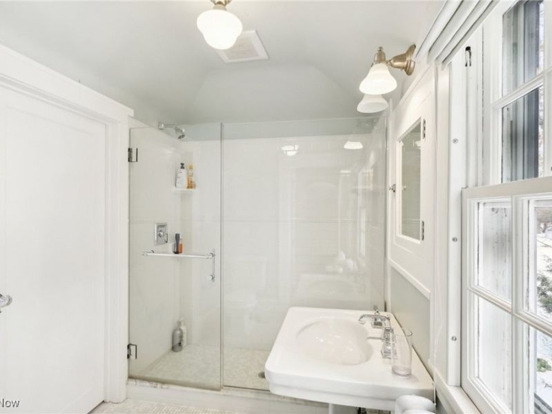 1688 Oakwood Drive, Cleveland Heights, OH 44121 Photo 24