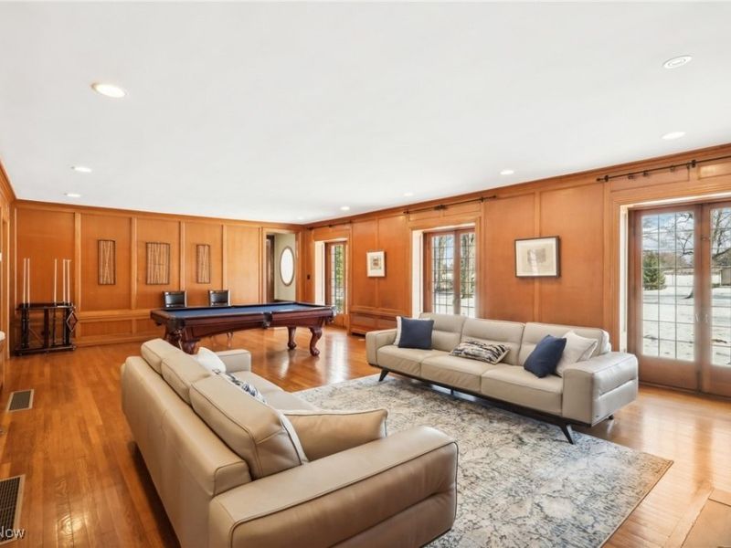 1688 Oakwood Drive, Cleveland Heights, OH 44121 Photo 4