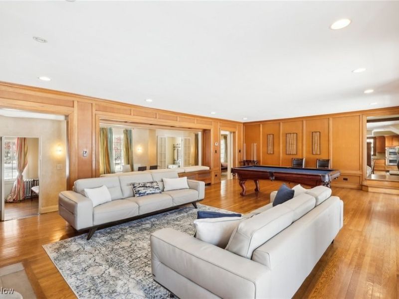 1688 Oakwood Drive, Cleveland Heights, OH 44121 Photo 5