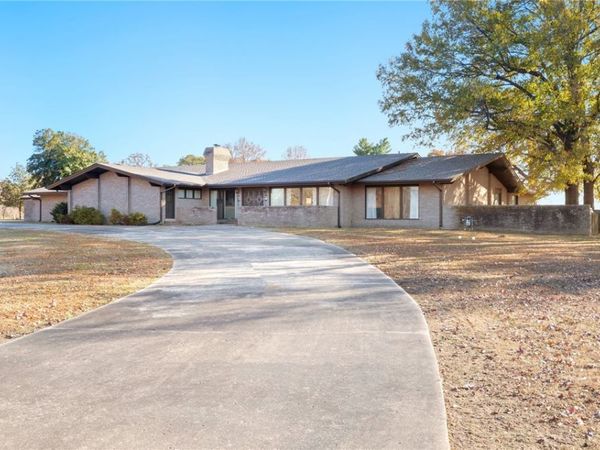 305 SW Irving Street, Gravette, AR 72736