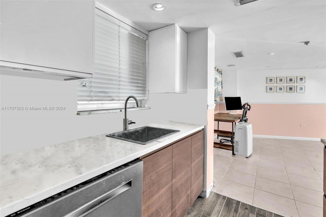 1881 Washington Ave, Unit 16H, Miami Beach, FL 33139 Photo