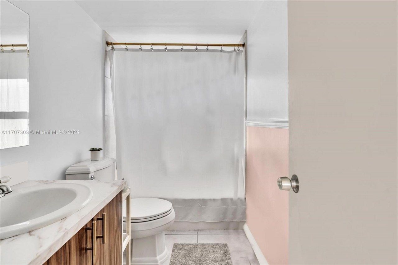 1881 Washington Ave, Unit 16H, Miami Beach, FL 33139 Photo