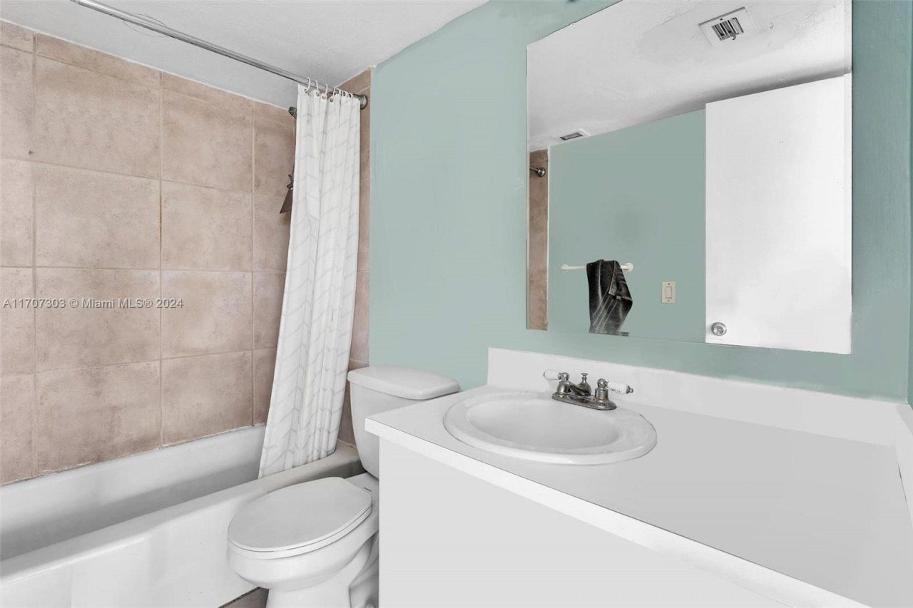 1881 Washington Ave, Unit 16H, Miami Beach, FL 33139 Photo