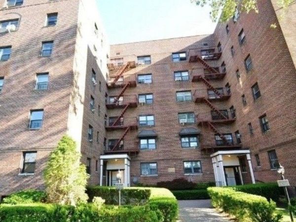 147-14 84th Rd, Unit 2D, Briarwood, NY 11435
