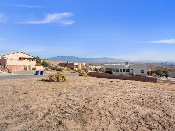 1756 Cliffside Drive NW, Albuquerque, NM 87105