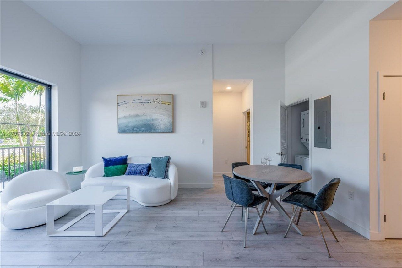 1080 NE 215th St, Unit 01-519, Unincorporated Dade County, FL 33179 Photo