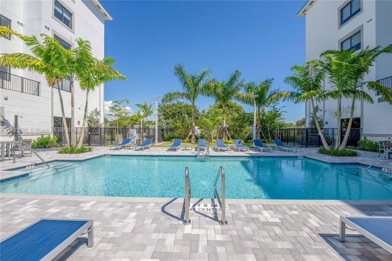 1080 NE 215th St, Unit 01-519, Unincorporated Dade County, FL 33179 Photo