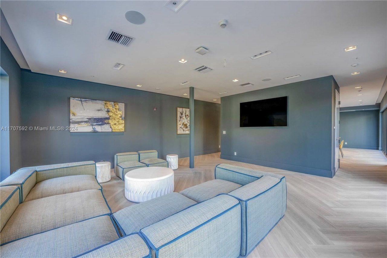 1080 NE 215th St, Unit 01-519, Unincorporated Dade County, FL 33179 Photo