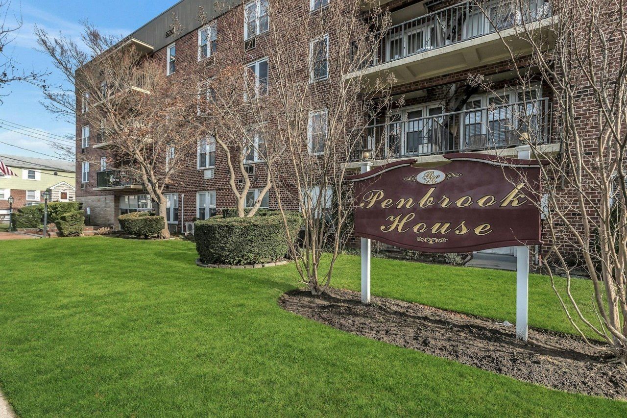 60 Hempstead Avenue, Unit 1K, Lynbrook, NY 11563 Main Photo