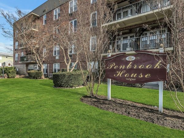 60 Hempstead Avenue, Unit 1K, Lynbrook, NY 11563