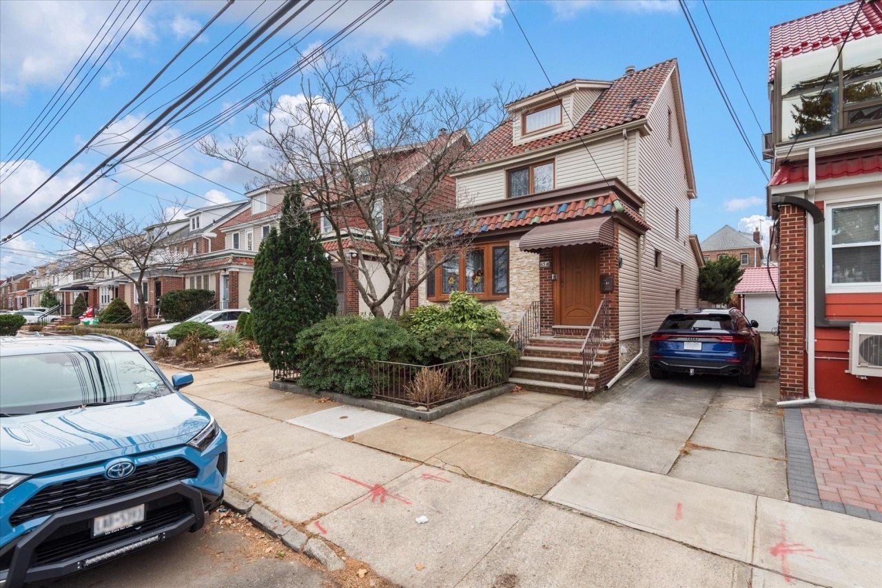 63-16 84th Place, Middle Village, NY 11379 Main Photo