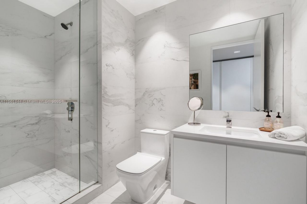 1000 Biscayne Blvd, Unit 1702, Miami, FL 33132 Photo