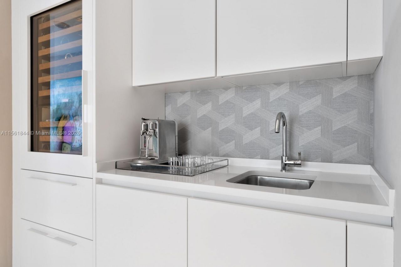 1000 Biscayne Blvd, Unit 1702, Miami, FL 33132 Photo