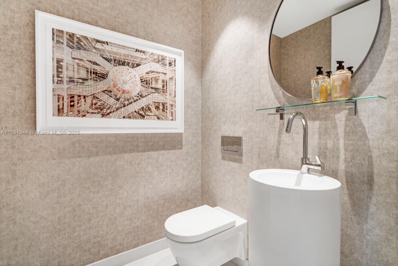 1000 Biscayne Blvd, Unit 1702, Miami, FL 33132 Photo