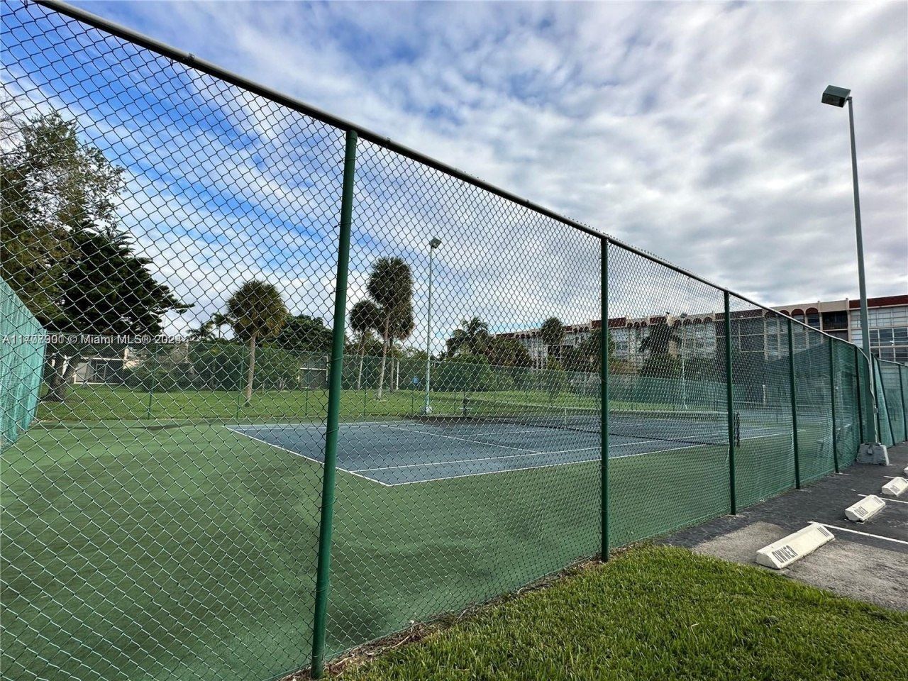 2001 Atlantic Shores Blvd, Unit 510, Hallandale Beach, FL 33009 Photo