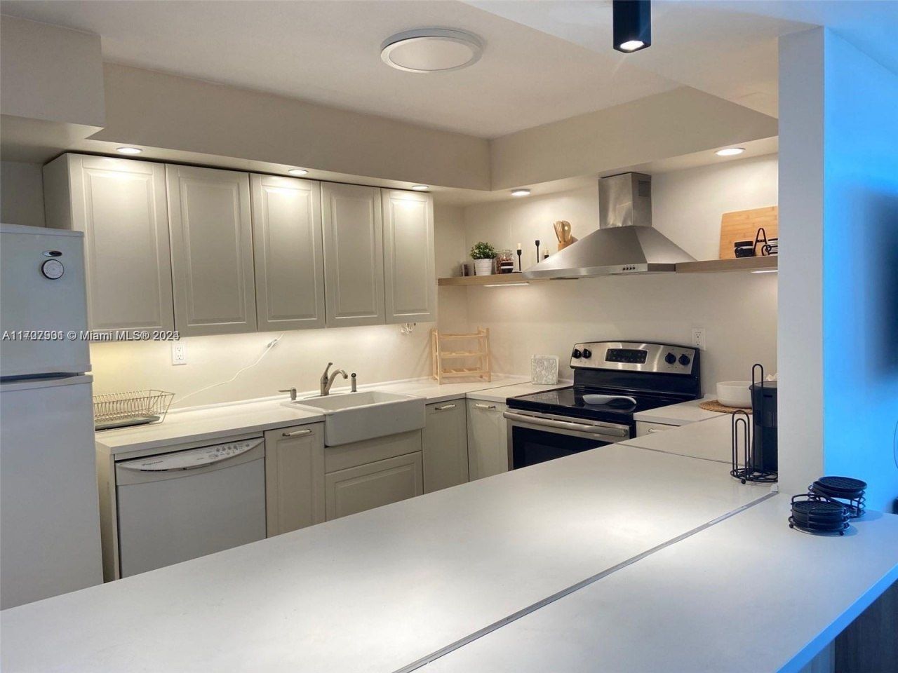 2001 Atlantic Shores Blvd, Unit 510, Hallandale Beach, FL 33009 Photo