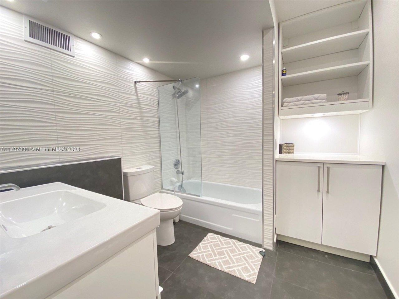 2001 Atlantic Shores Blvd, Unit 510, Hallandale Beach, FL 33009 Photo