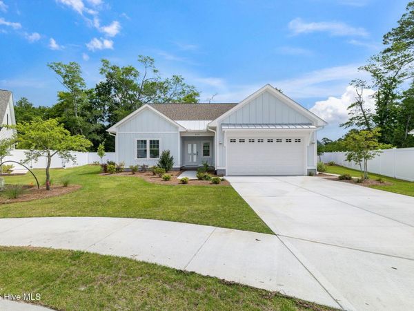 430 Raven Glen Drive, Southport, NC 28461