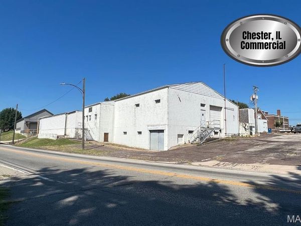 1915 State St, Chester, IL 62233
