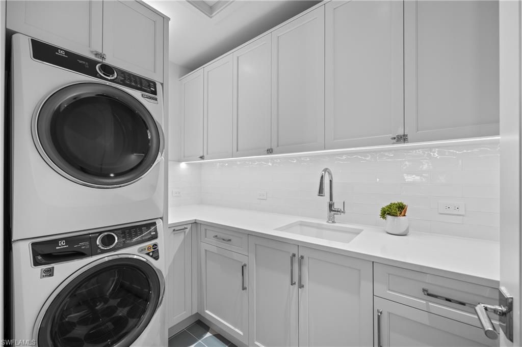 3295 Gordon Dr, Naples, FL 34102 Photo