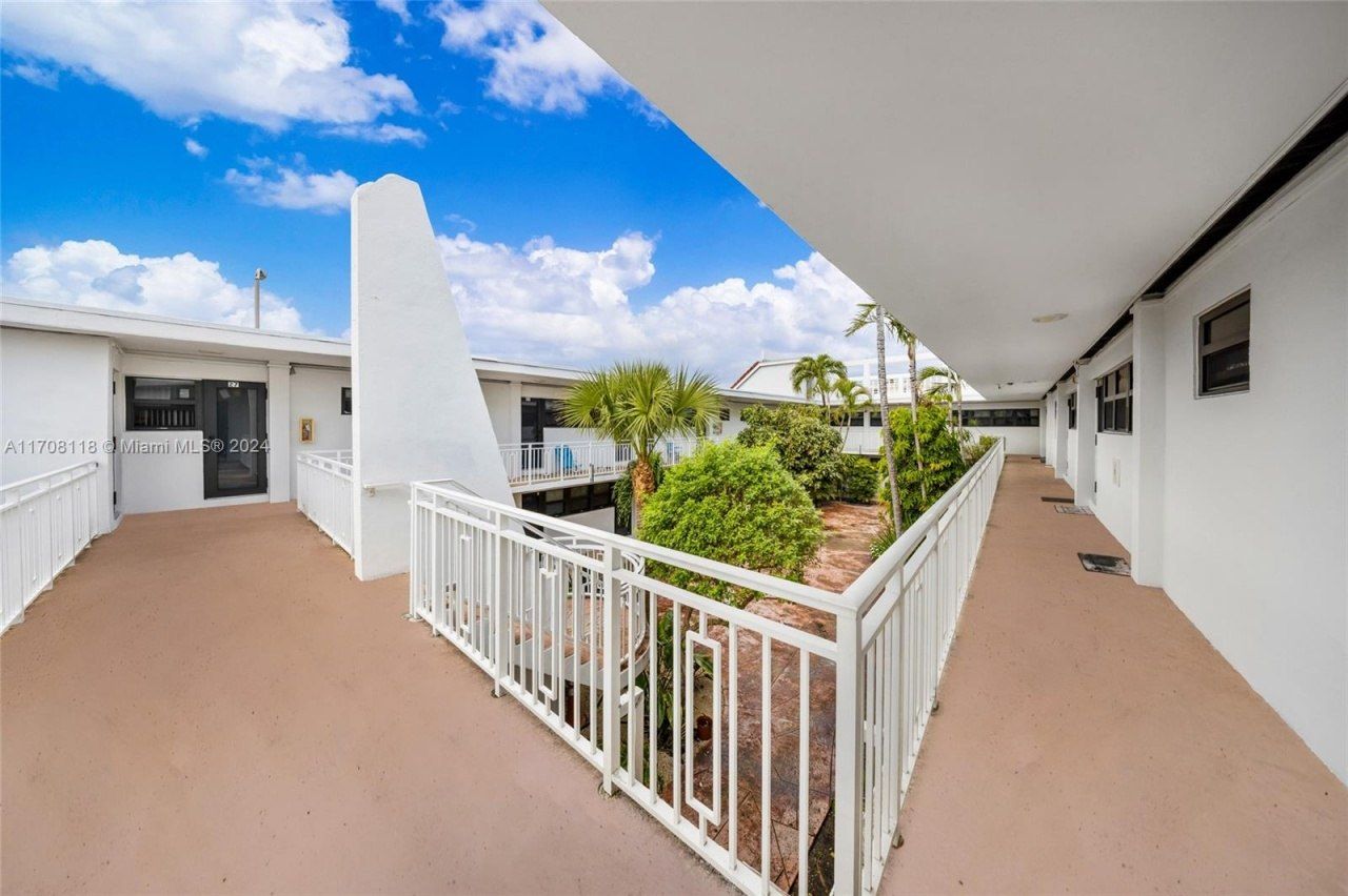 235 78th St, Miami Beach, FL 33141 Photo